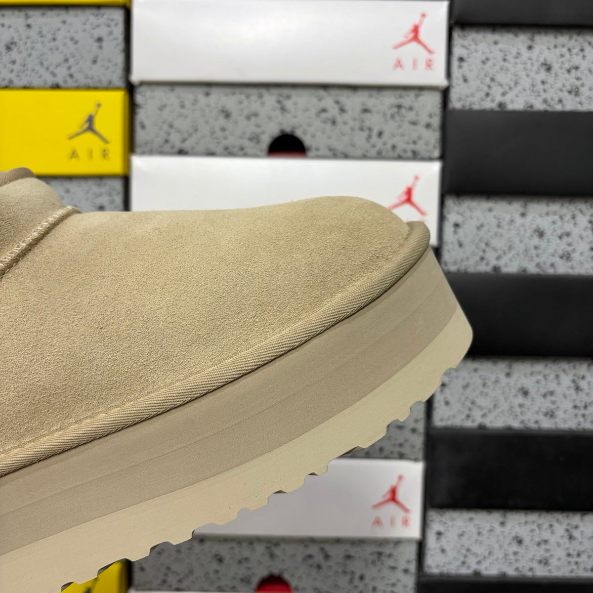UGG Classic Ultra Mini Platform Boot – Suede Ankle Boot with Shearling Lining, Cross-Strap Lace Closure & Chunky Tonal SugarSole Platform in Sand