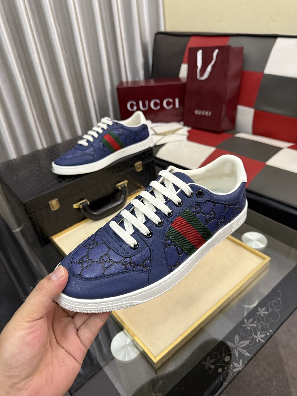 Gucci Navy Stripe Low-Top Sneakers