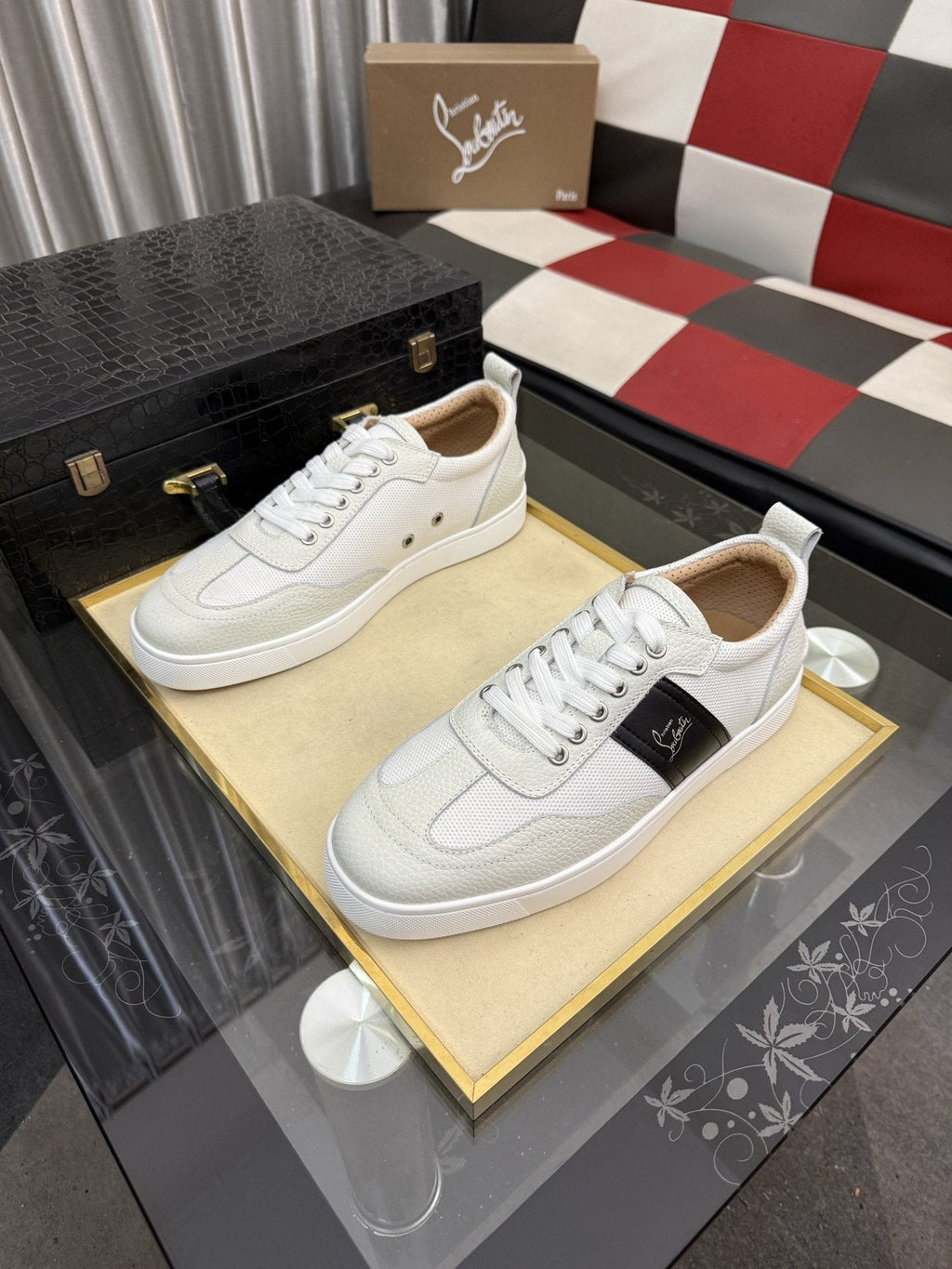 Christian Louboutin Script-Accent Low-Top Sneakers