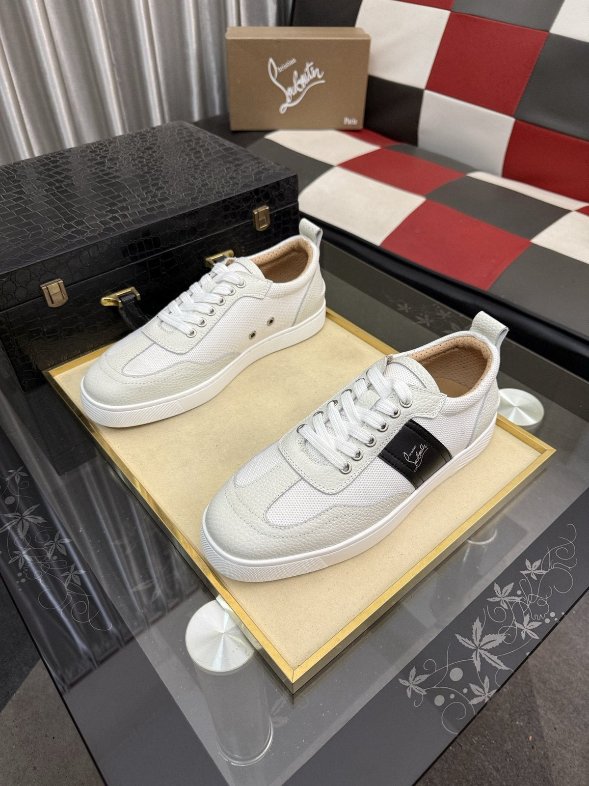 Christian Louboutin Script-Accent Low-Top Sneakers